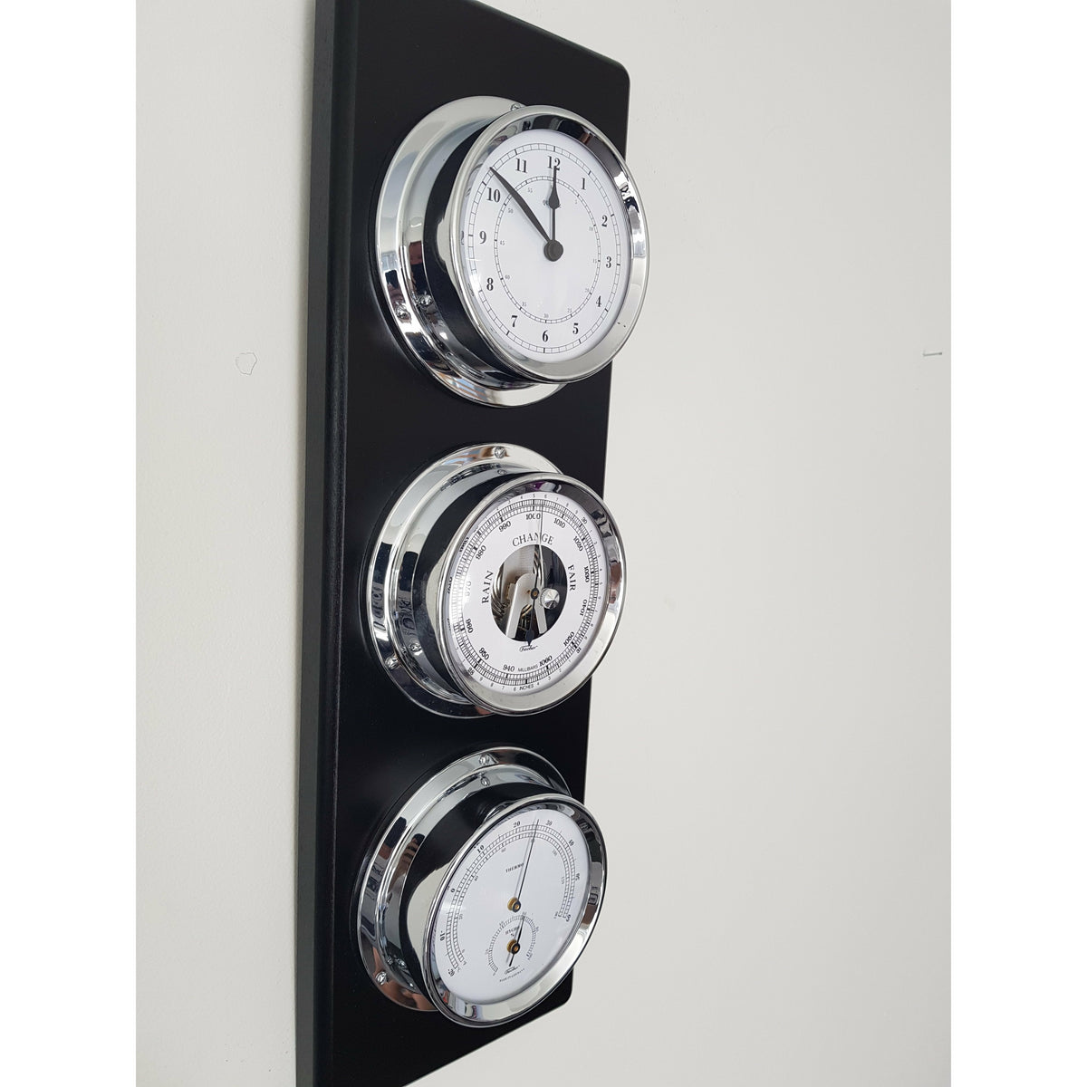 Modern Ebony &amp; Chrome Weatherstation – 4-in-1 Hygrometer, Barometer, Thermometer &amp; Quartz Clock
